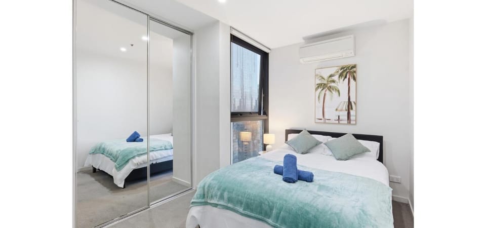 Luxe 3BR CBD Sky-Home near Flagstaff Gardens Apartment in Melbourne