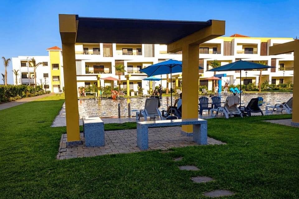 Pool view, Swimming pool, sunbed