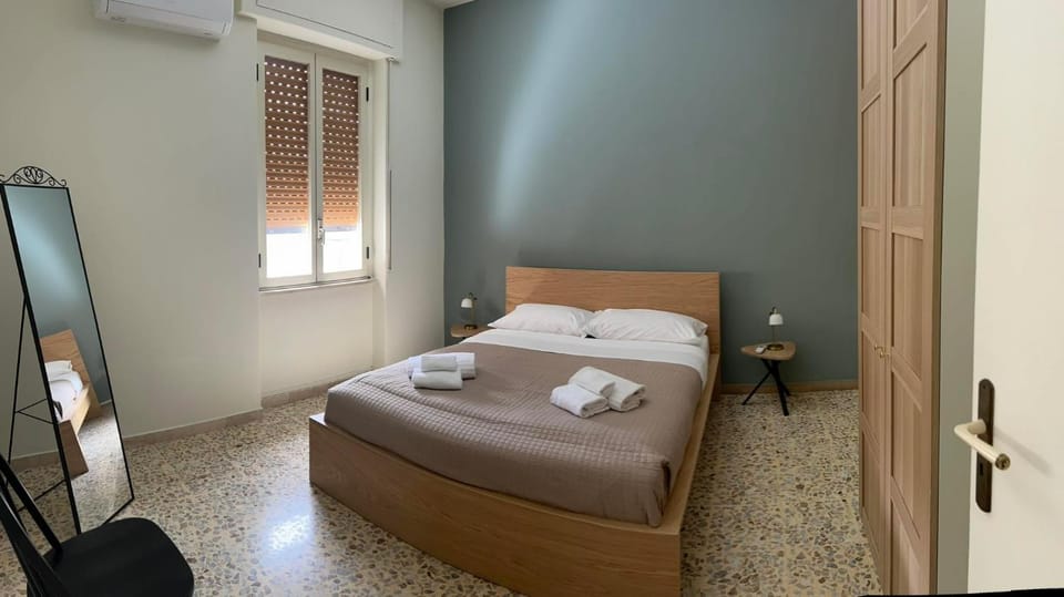 Bedroom, air conditioner