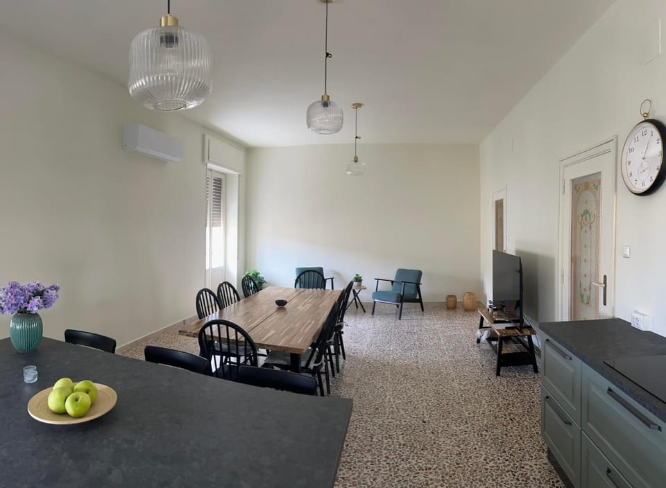 TV and multimedia, Living room, Dining area