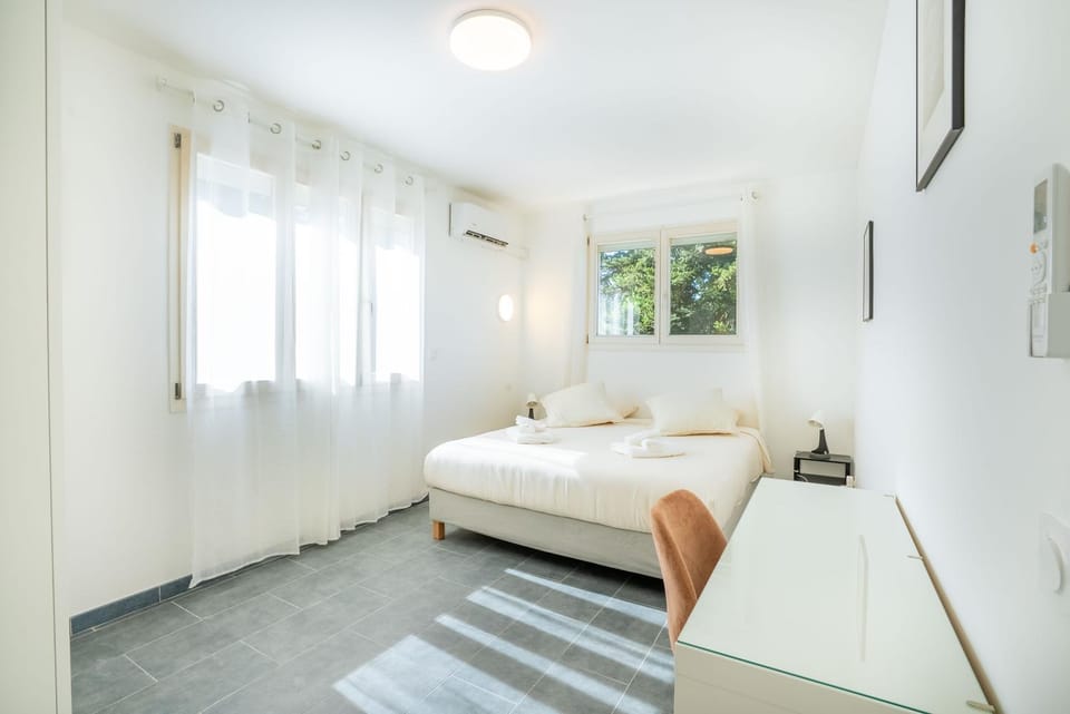Photo of the whole room, Business facilities, Seating area, Bedroom, storage, air conditioner