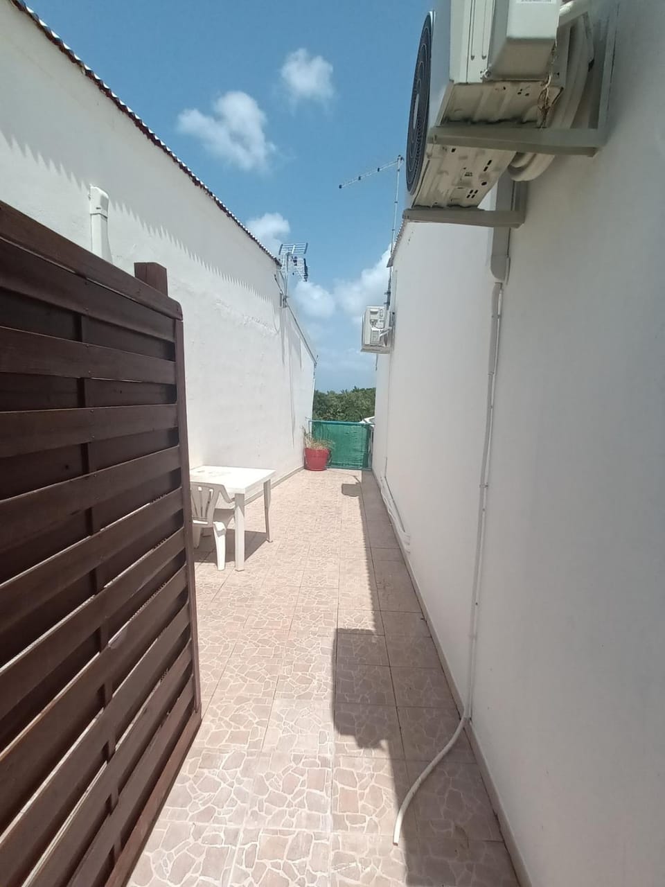 Charmant et élégant T2 à proximité de la plage dans résidence Les Cocotiers domaine de Belfond, proche Club Med saint Anne entièrement climatisé Apartment in Sainte-Anne