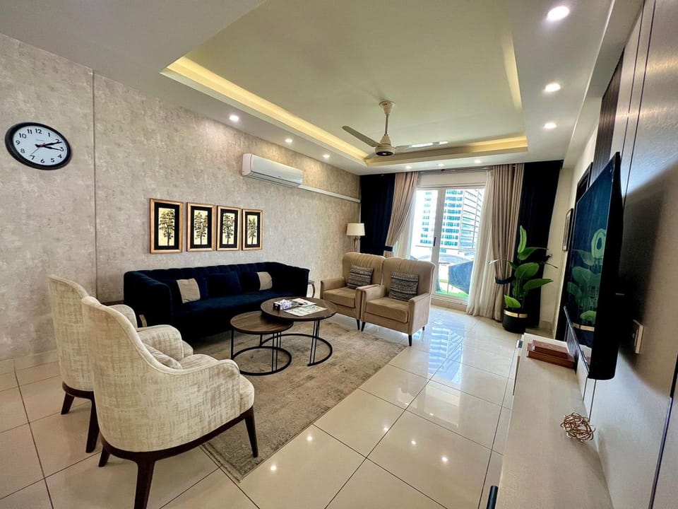 Communal lounge/ TV room, TV and multimedia, Living room, Seating area, Evening entertainment, fireplace, air conditioner