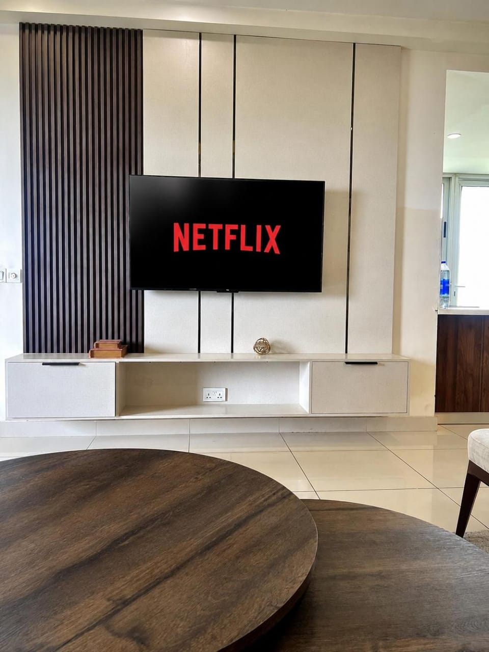 Communal lounge/ TV room, TV and multimedia, Living room, Seating area, Dining area, Evening entertainment