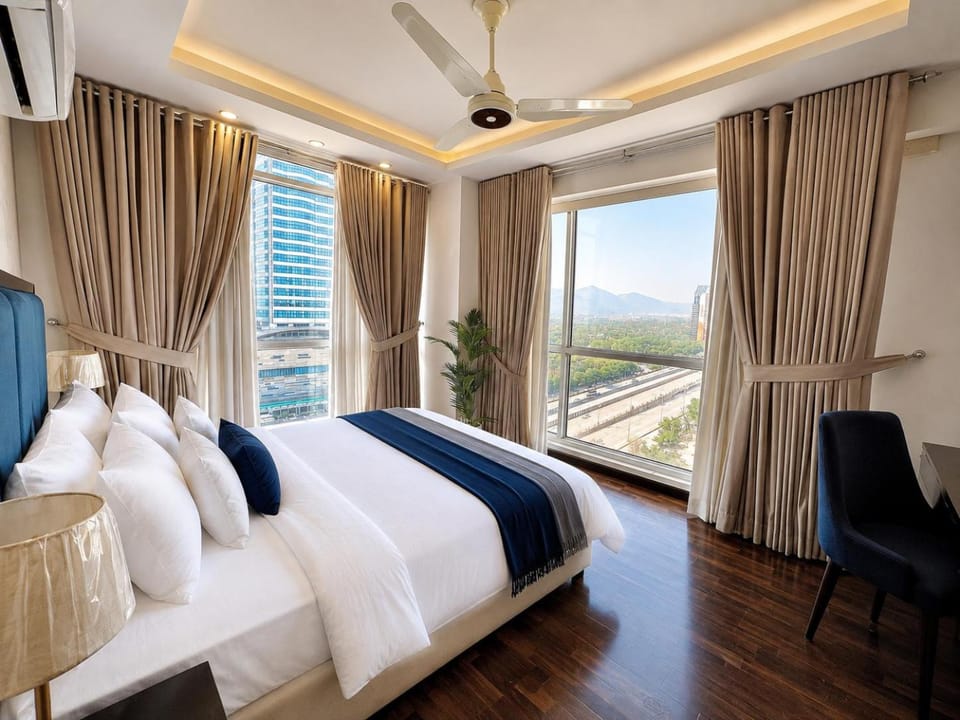 Bed, Natural landscape, Living room, Photo of the whole room, Seating area, Bedroom, fireplace, air conditioner