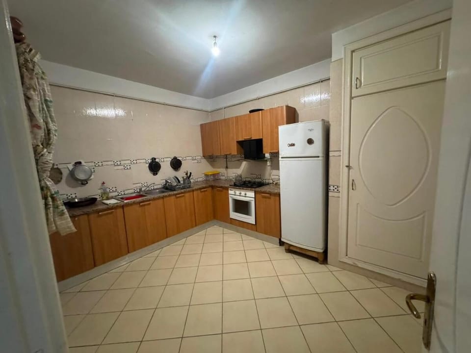 Kitchen or kitchenette, oven