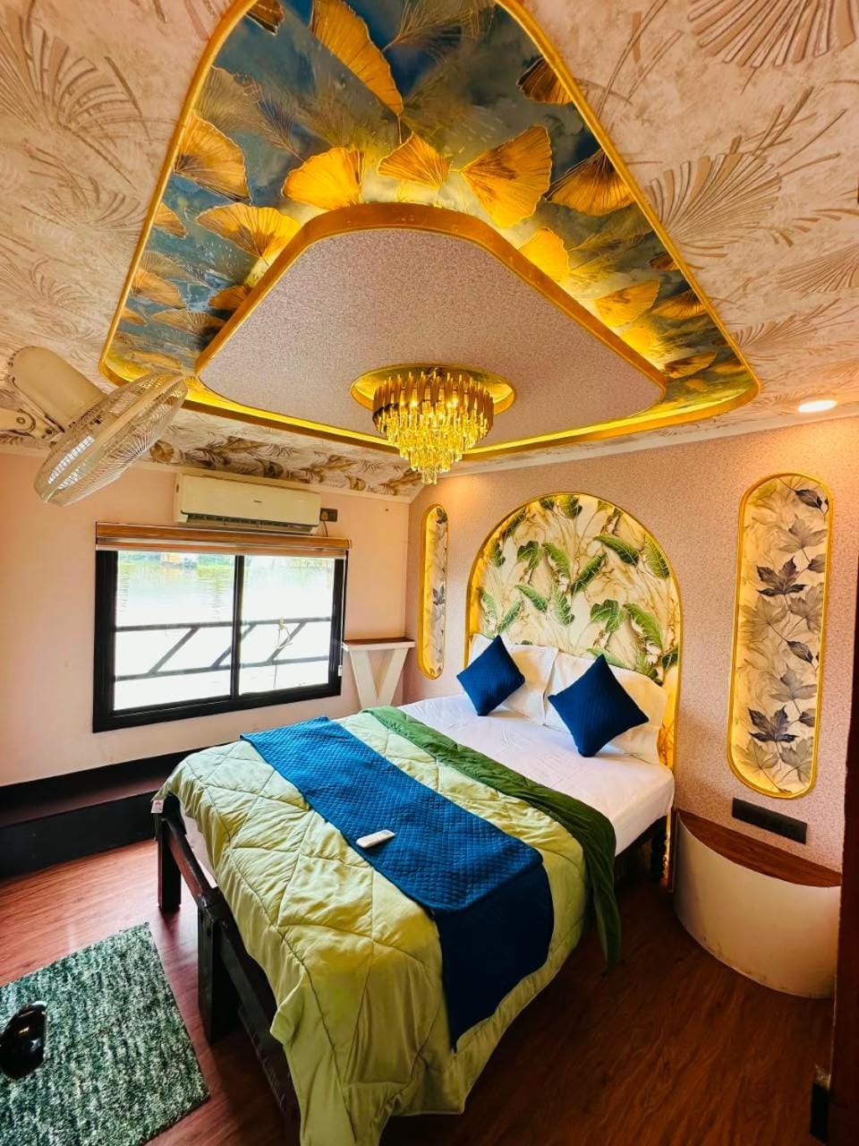 Triptgo 2 Bedroom Upper deck Houseboat Docked boat in Alappuzha