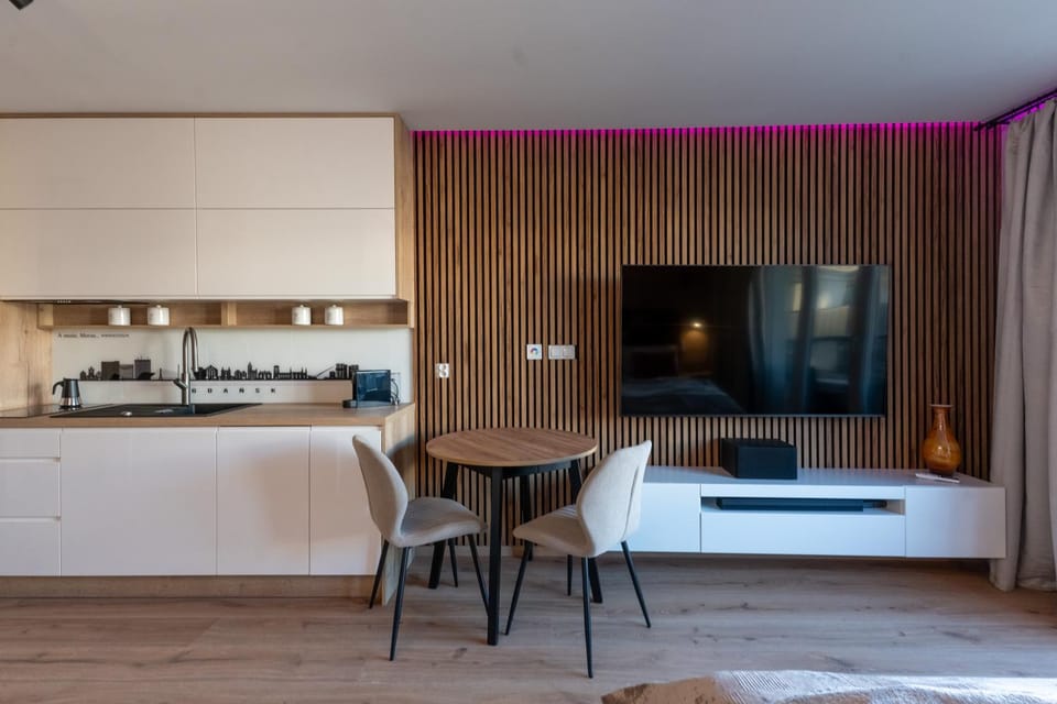 Communal lounge/ TV room, TV and multimedia, Kitchen or kitchenette, Living room, Seating area, Dining area, Evening entertainment