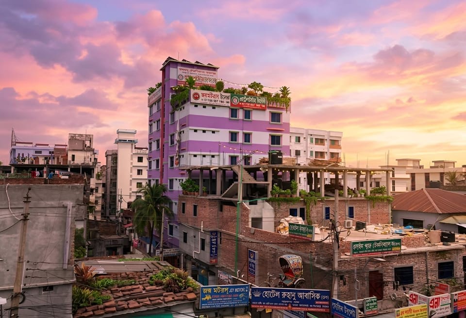 Property building, Neighbourhood, City view, Location