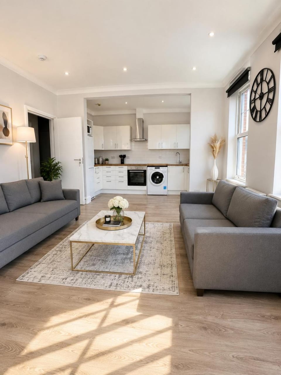 TV and multimedia, Kitchen or kitchenette, Living room, Seating area, stove