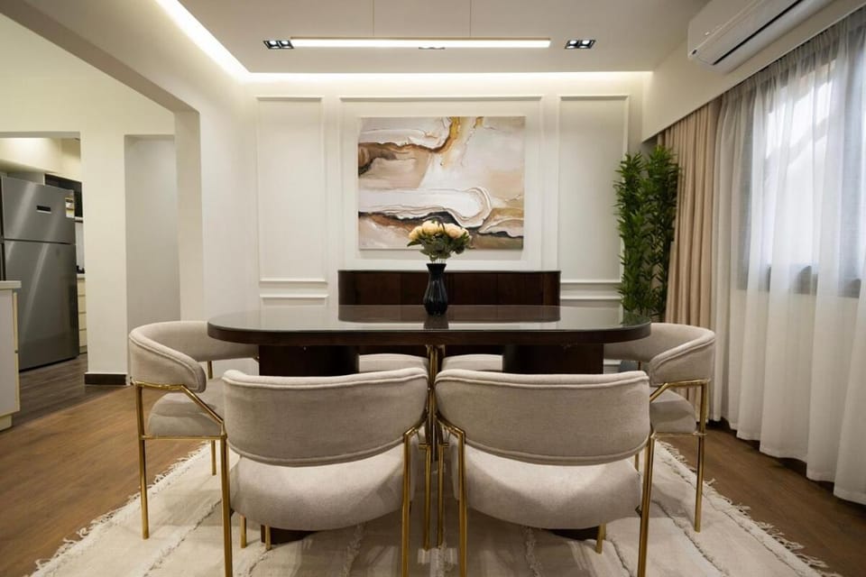 TV and multimedia, Kitchen or kitchenette, Living room, Seating area, Dining area
