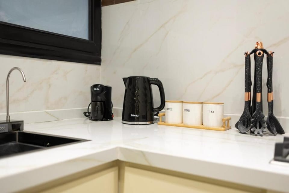 Coffee/tea facilities, toaster