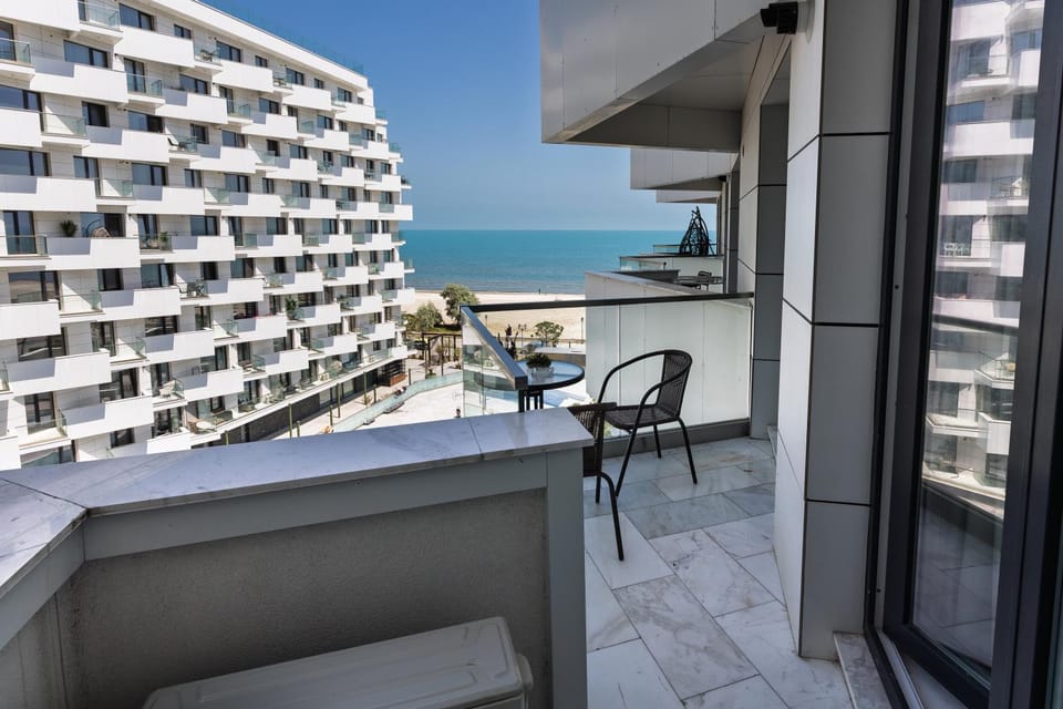 Property building, Balcony/Terrace, Beach, Sea view