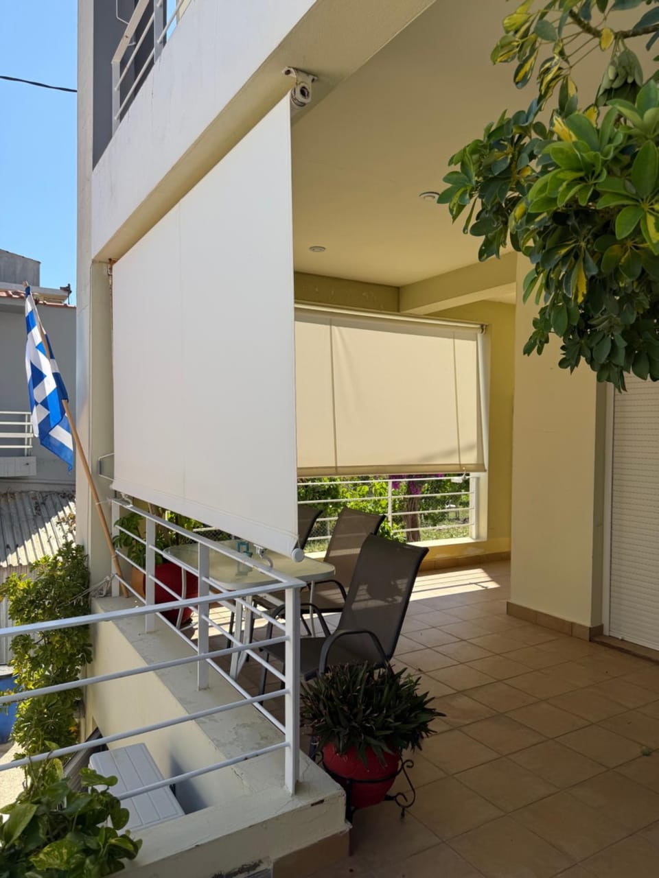 Property building, Patio, Day, Balcony/Terrace