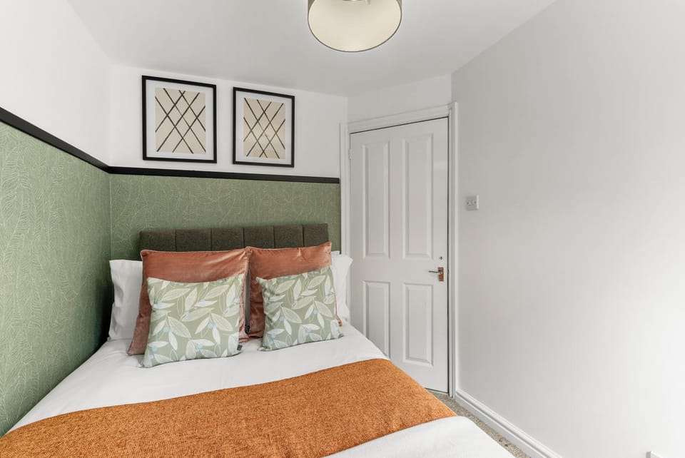 Stylish Bristol Retreat - Games Room House in Bristol