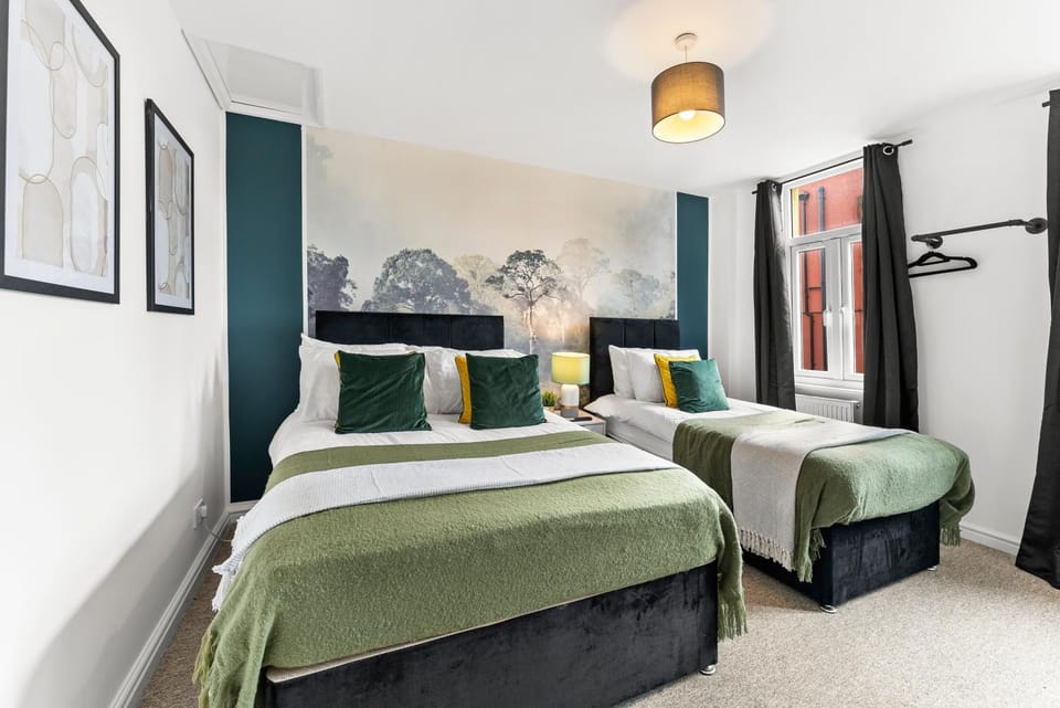 Stylish Bristol Retreat - Games Room House in Bristol