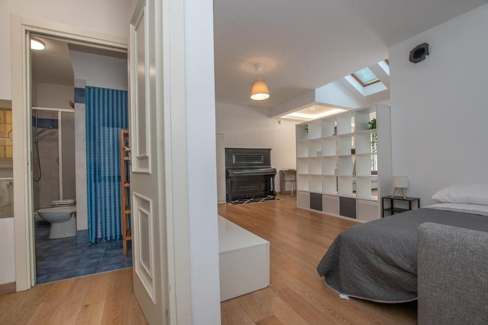 Bathroom, TV and multimedia, Living room