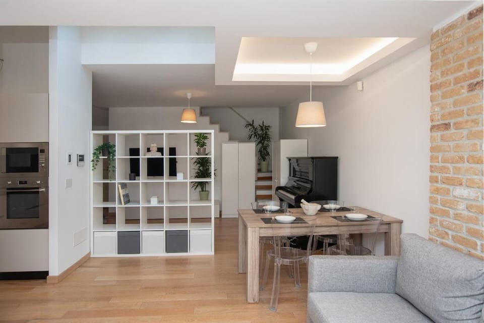 TV and multimedia, Living room, Seating area, Dining area
