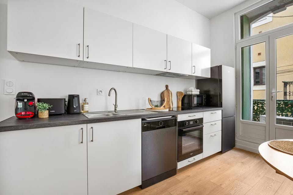 Kitchen or kitchenette