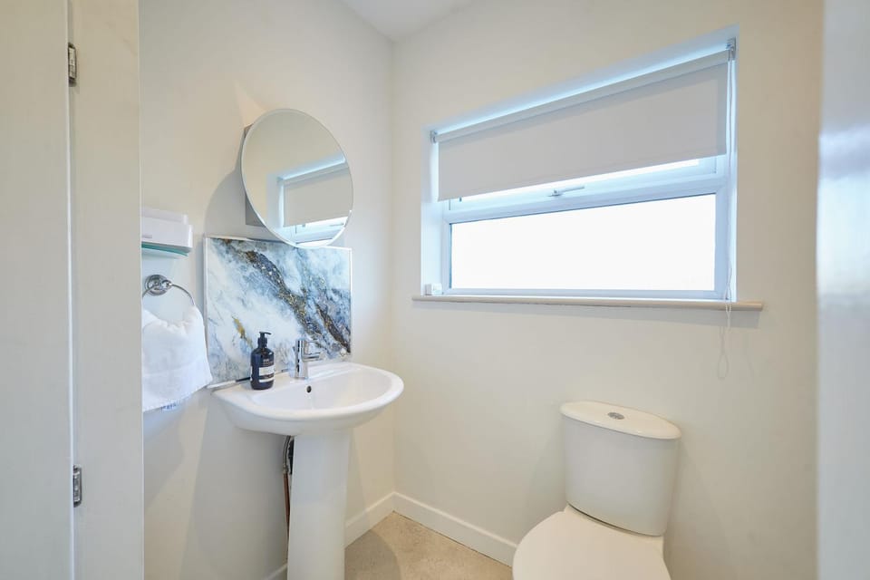 Toilet, Bathroom, towels