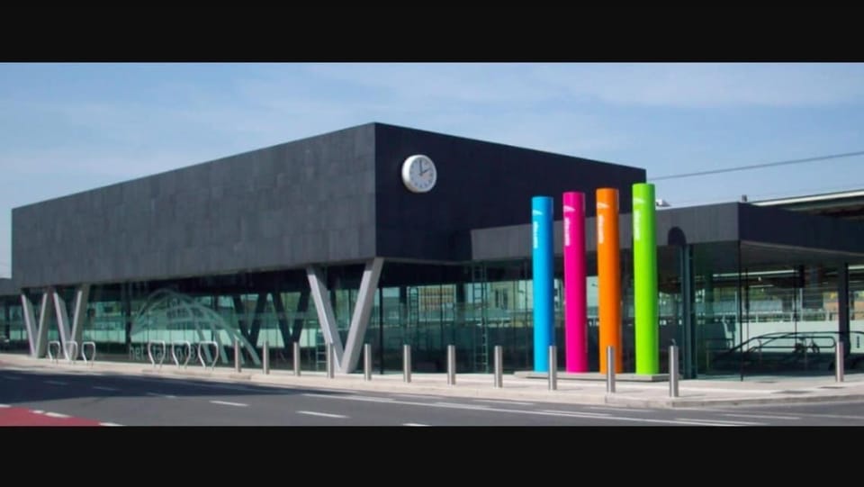 Sleepsheepwell max9pers met privé Parking naast Barbecuerestaurant House in Flanders
