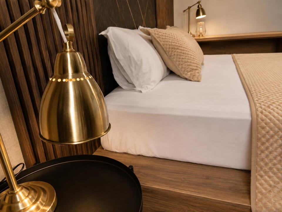 Bed, Living room, Photo of the whole room, Seating area, Bedroom