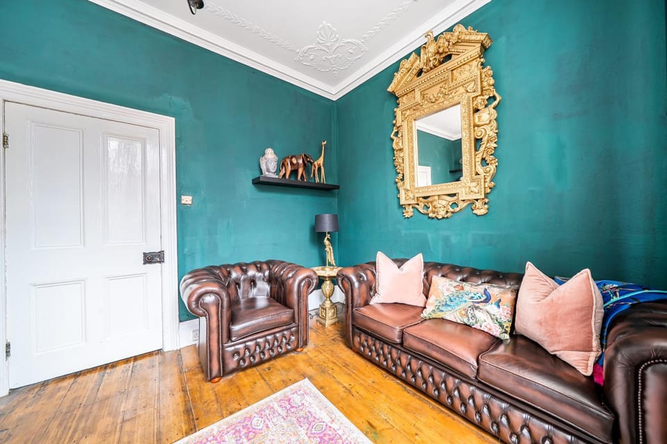 2 Bed Flat - Sleeps 4 - Wifi Apartment in Leek