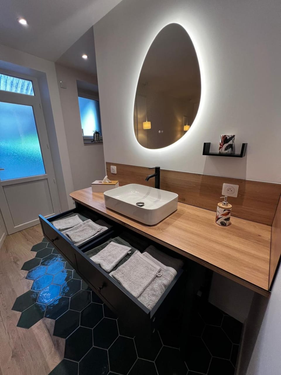 Bathroom, towels