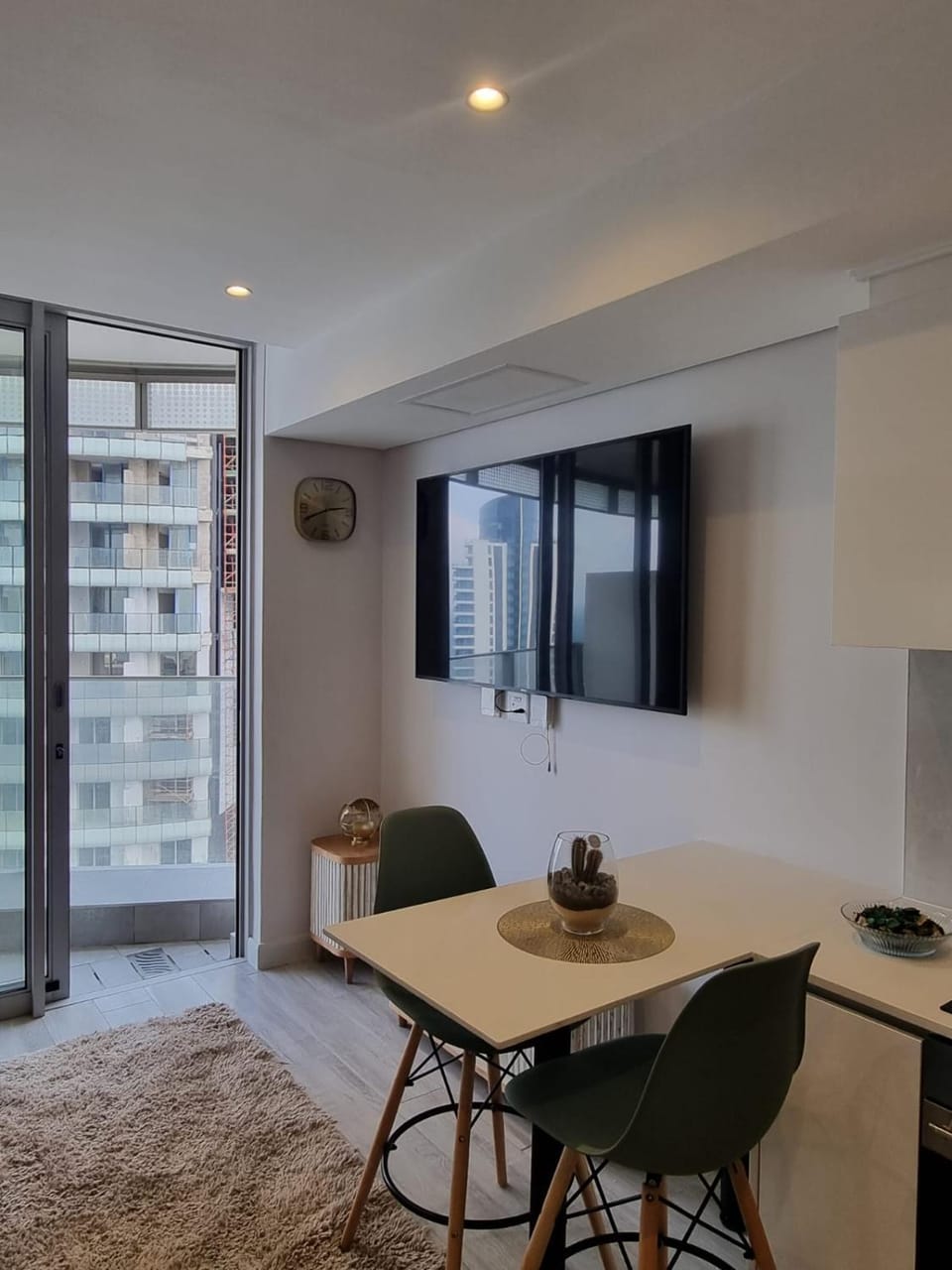 Communal lounge/ TV room, TV and multimedia, Balcony/Terrace, Balcony/Terrace, Living room, Seating area, Dining area