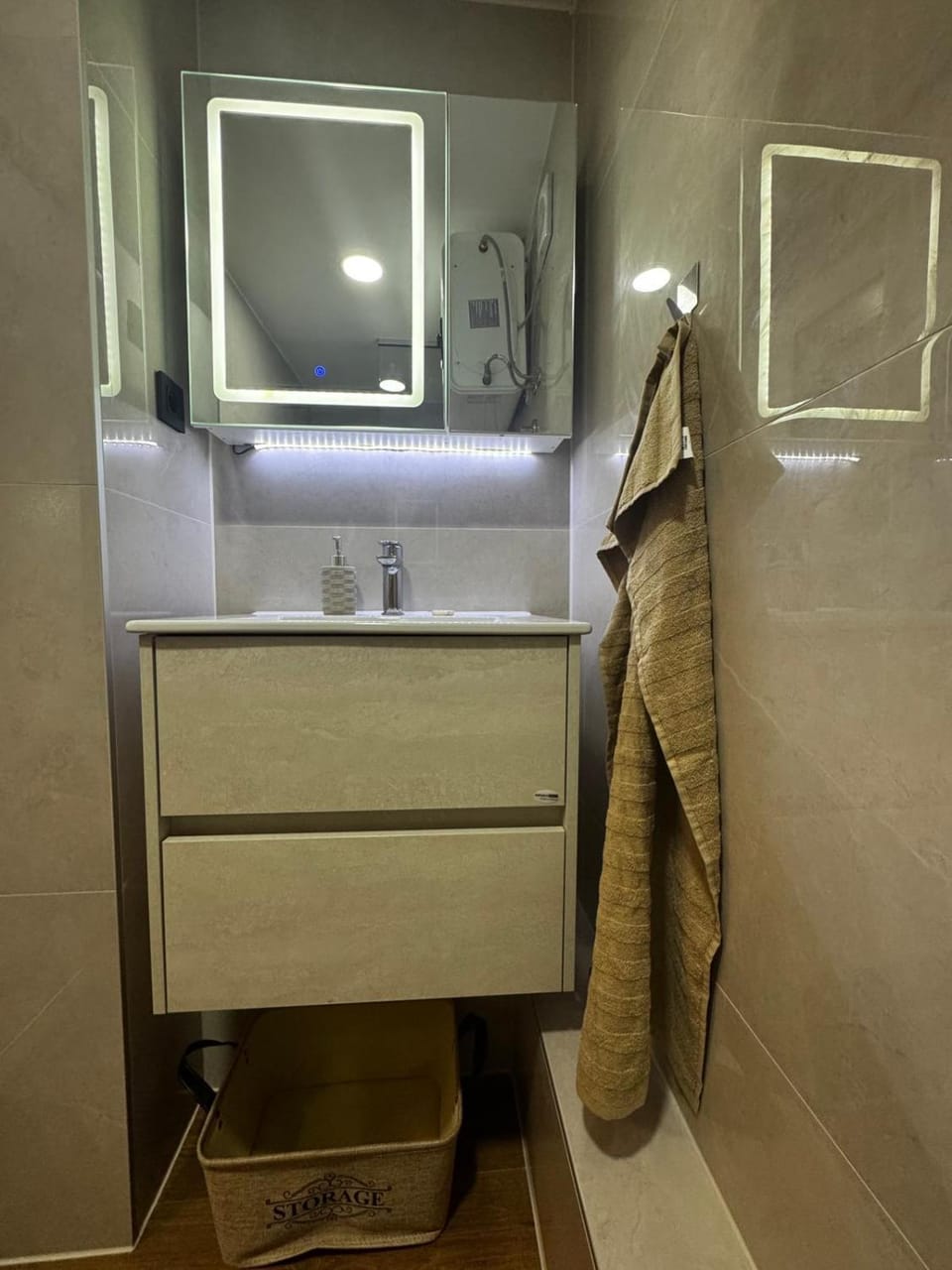 Bathroom, towels