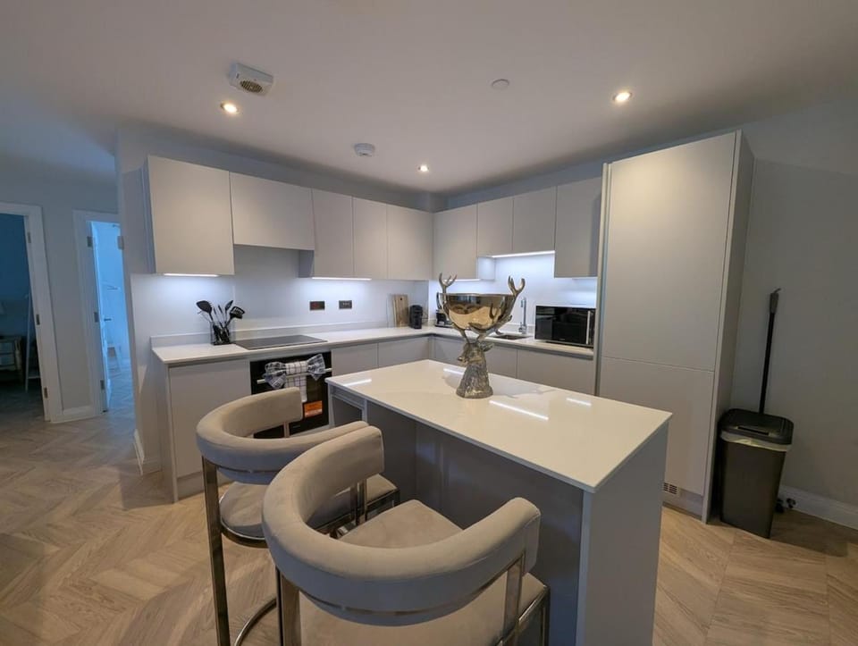 Stunning Penthouse Short Distance to Sandy Beach Apartment in Christchurch