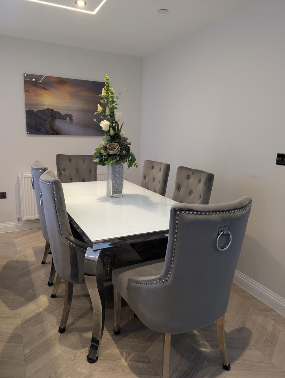 Stunning Penthouse Short Distance to Sandy Beach Apartment in Christchurch