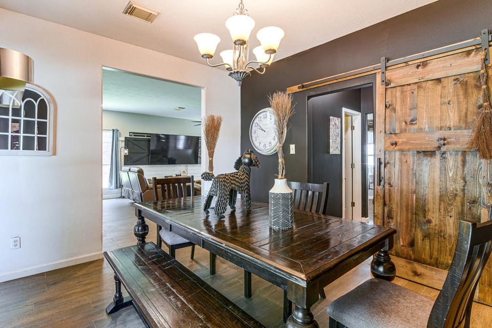 Games & Yard! Family Home Near Kemah Boardwalk House in League City