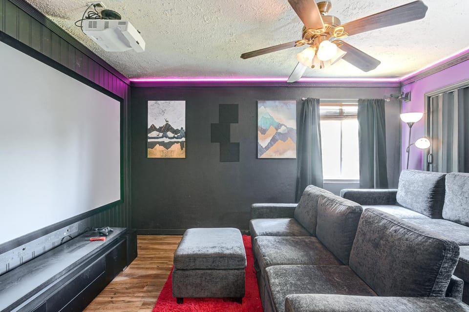 Games & Yard! Family Home Near Kemah Boardwalk House in League City