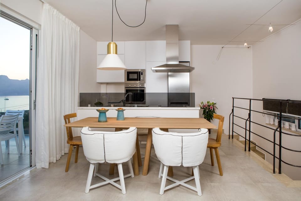 Dining area, kitchen