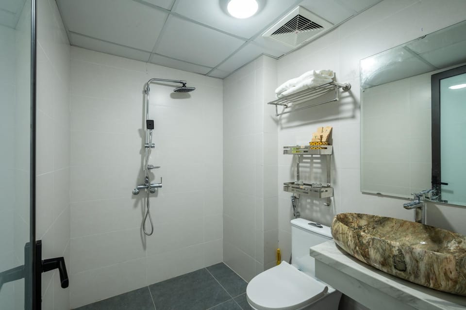 Spacious Private Room near Bach Mai & Medical Uni Vacation rental in Hanoi