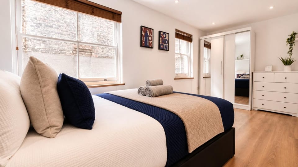 Elegant 4-Bedroom Shoreditch Home with Easy Access to Brick Lane & Liverpool Street Apartment in London Borough of Islington