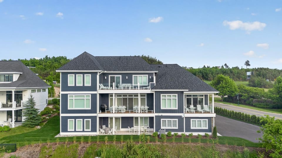 Spacious 7-bedroom retreat in beautiful Bay Harbor, perfect for large groups! House in Bay Harbor