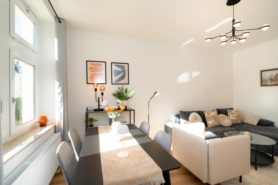 Living room, Seating area, Dining area