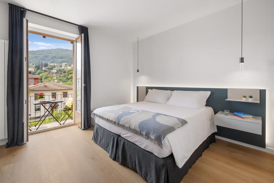 Bed, Natural landscape, Photo of the whole room, Bedroom, Mountain view