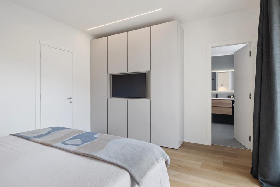 TV and multimedia, Bedroom, wardrobe