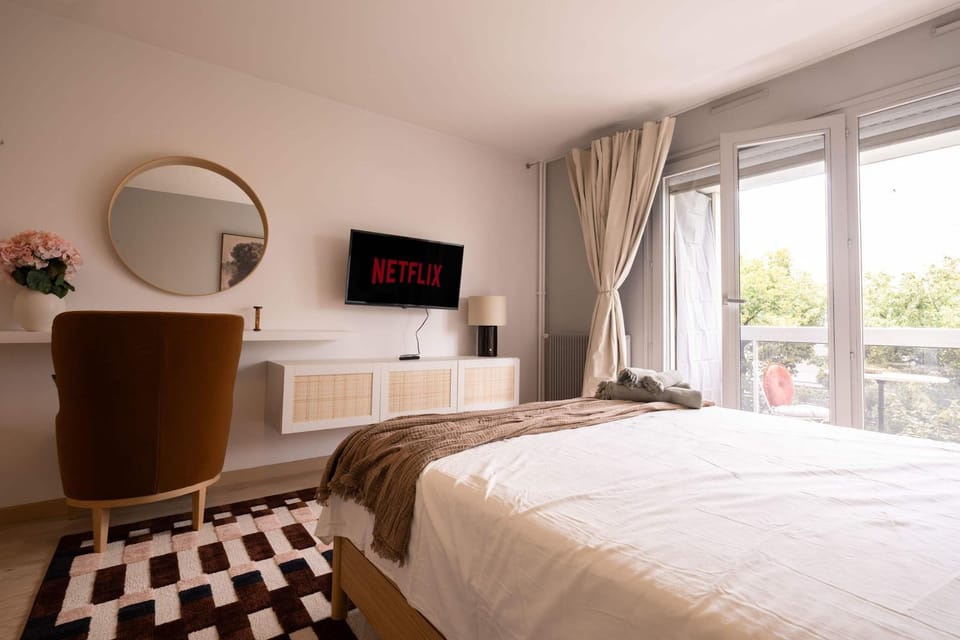 Mornet Studio with Balcony Apartment in Paris