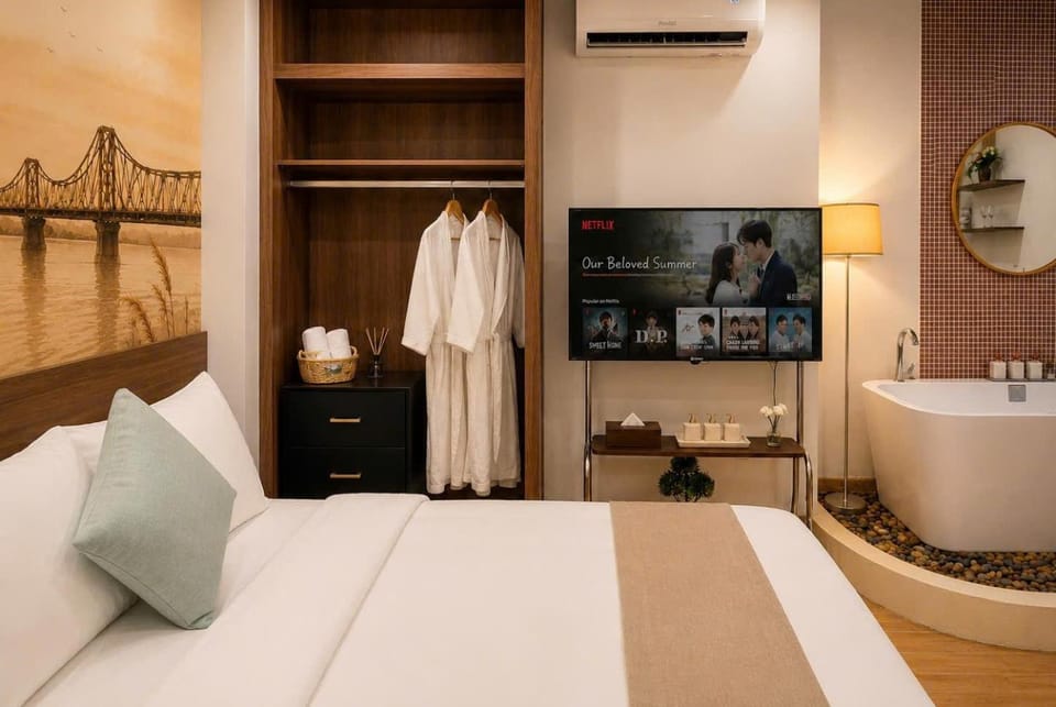 Apartment with an elevator near Long Bien bridge Vacation rental in Hanoi