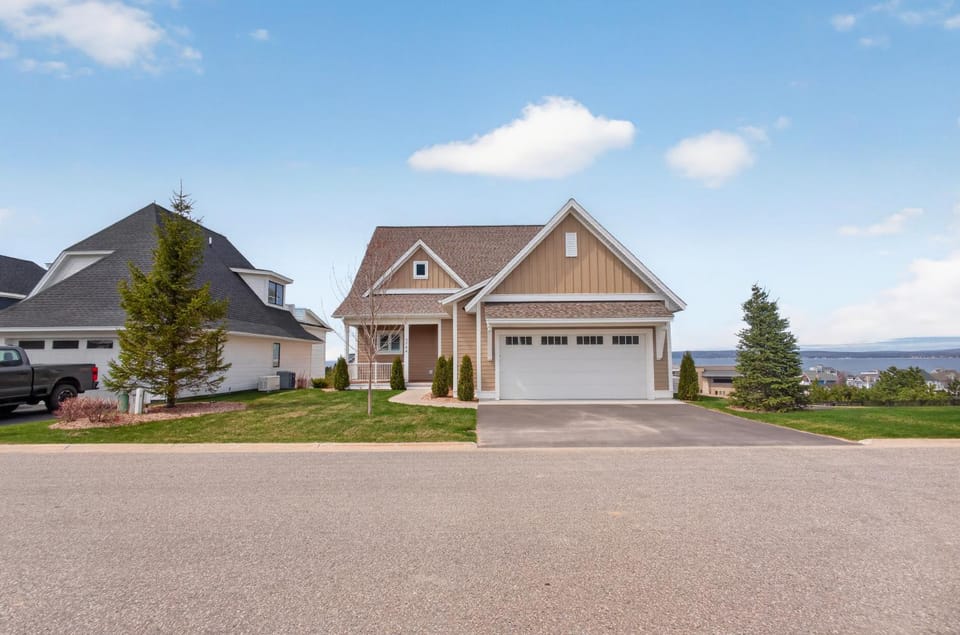 Luxurious 6-Bedroom Home in Bay Harbor with Stunning Amenities! House in Bay Harbor