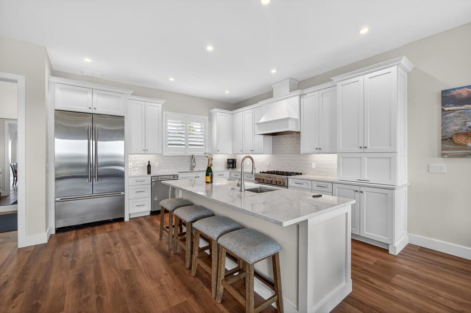 Luxurious 6-Bedroom Home in Bay Harbor with Stunning Amenities! House in Bay Harbor