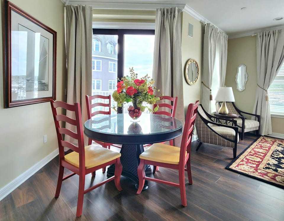 Starboard Suite 203: Cozy 2-bedroom condo with marina views in Bay Harbor, MI. Apartment in Bay Harbor