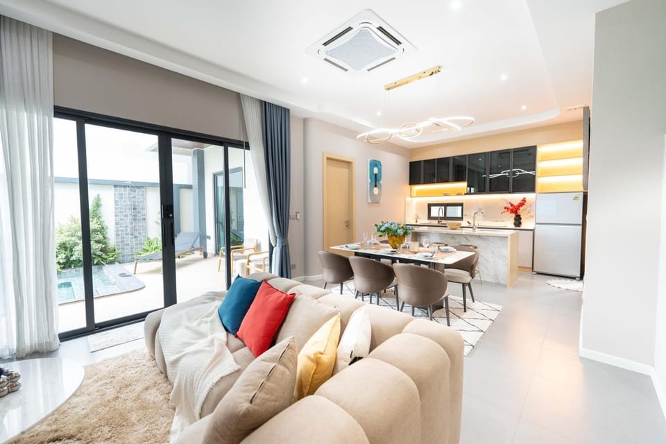 Living room, Dining area