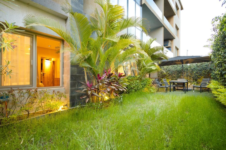 Property building, Patio, Spring, Day, Garden, Garden view