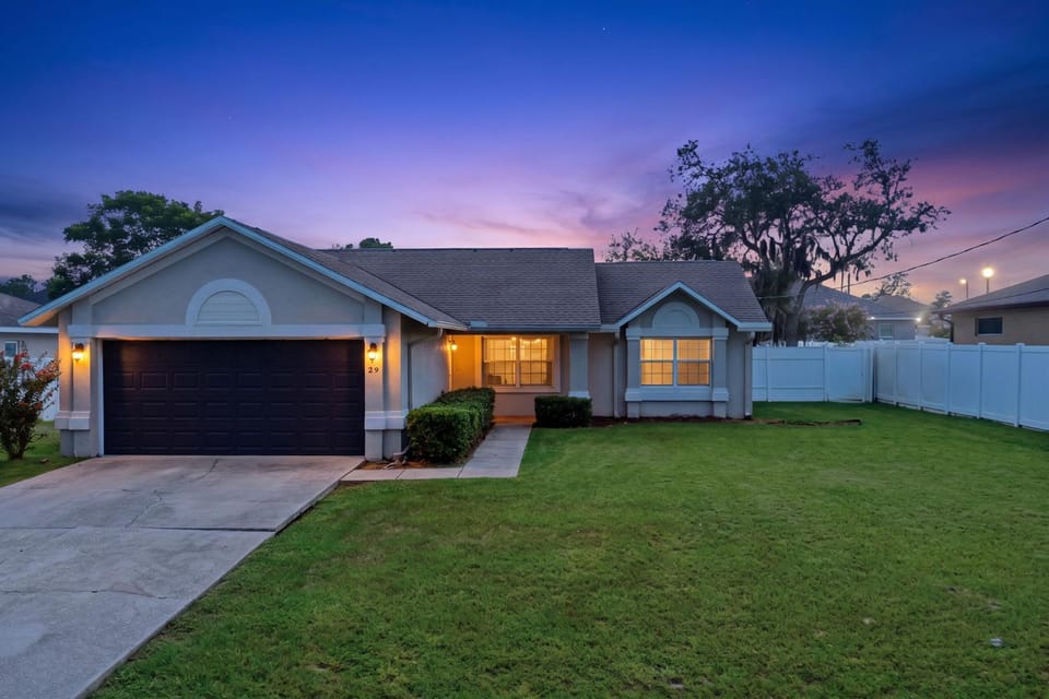 Palm Coast Getaway - Pool Grill 3Br House in Palm Coast