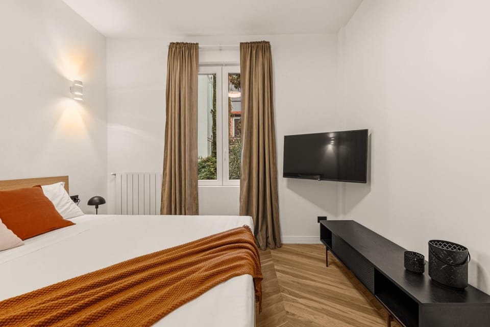 Spring, Bed, Day, Night, Winter, Summer, TV and multimedia, Bedroom, Autumn, Seasons, Time of day, heating, heating, internet, internet, soundproof, wardrobe, air conditioner, air conditioner